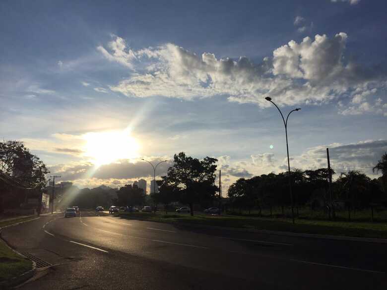 A umidade relativa do ar fica em 70%, e n&atilde;o oferece riscos &agrave; sa&uacute;de da popula&ccedil;&atilde;o na capital