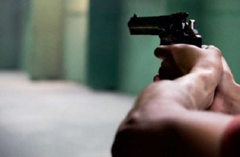 Autor disparou contra a v&iacute;tima e fugiu em seguida