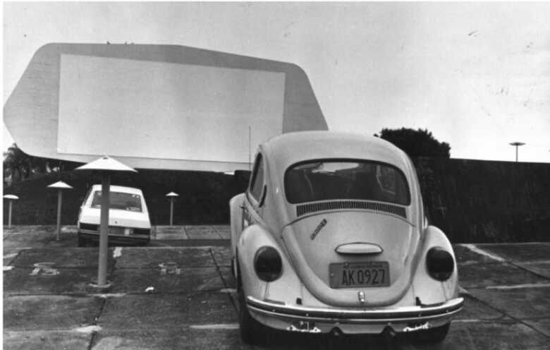 O Autocine da UFMS foi criado em 1972 e recebia 128 carros por exibição