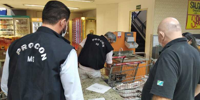 O Procon/MS foi até o local após denuncias de clientes