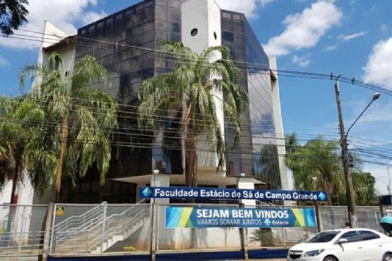 Unidade da Faculdade Estácio de Sá localizada na Avenida Fernando Corrêa da Costa em Campo Grande