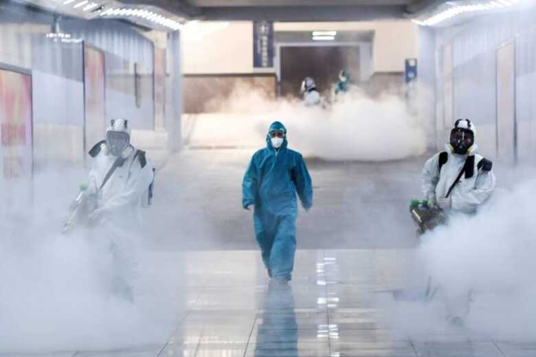 China: segundo a embaixada, mais de 100 mil pessoas já foram contaminadas por essa nova pneumonia