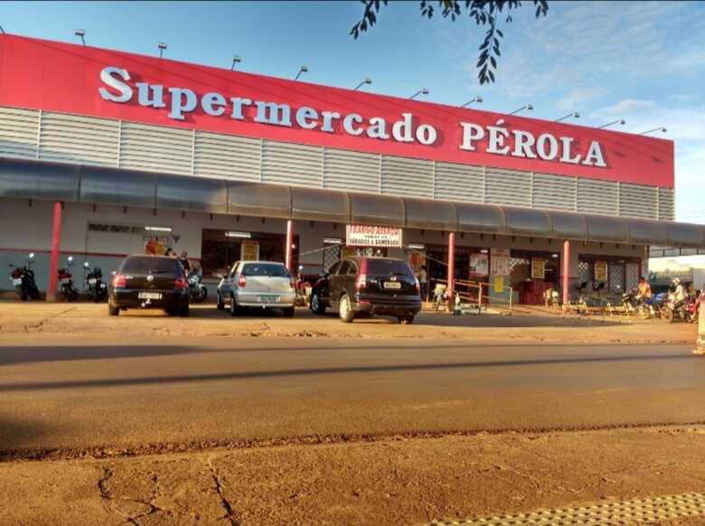Dupla furtava doces no Supermercado Pérola em Dourados