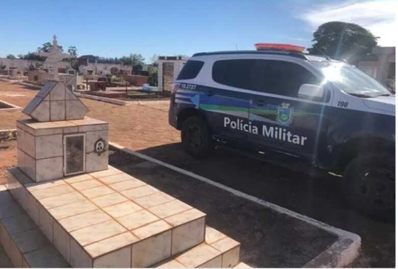 Autoras confessaram que recebiam pedidos pelo celular e marcavam o ponto de entrega no cemitério