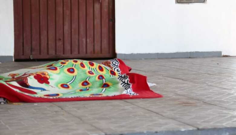 O corpo foi encontrado nu e degolado na mesma rua onde ela desapareceu