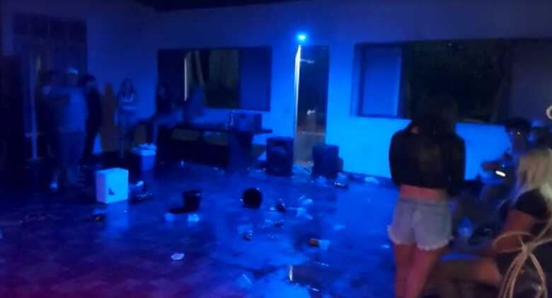 Local da festa após a Guarda Civil Metropolitana (GCM) encerrar o evento