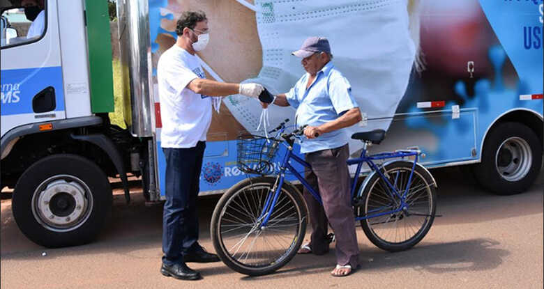 O presidente da Fiems, S&eacute;rgio Longen, em a&ccedil;&atilde;o de doa&ccedil;&atilde;o de m&aacute;scaras anterior