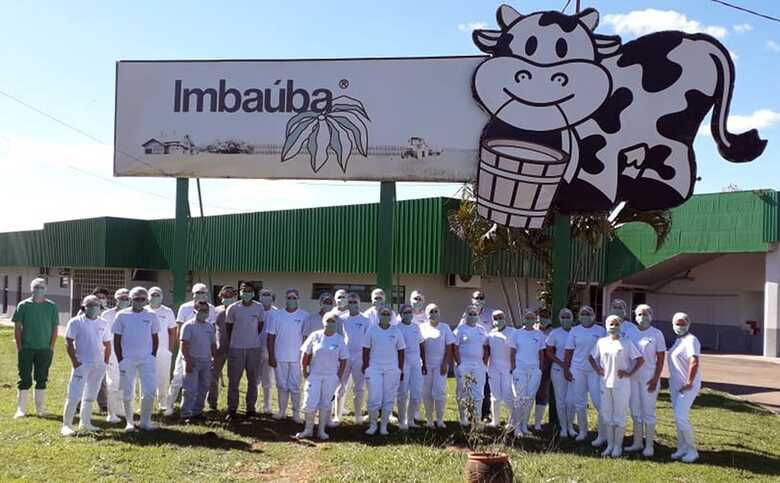 A entrega de máscaras também ocorreu na Imbaúba Laticínios no bairro Monte Castelo, Campo Grande