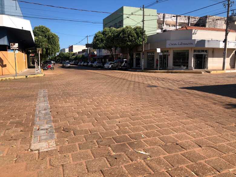 Pessoas que estiverem circulando por vias p&uacute;blicas ou privadas sem v&iacute;nculo com servi&ccedil;os essenciais poder&atilde;o ser penalizadas