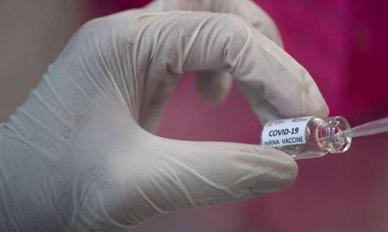 Vacina será testada em 9 mil voluntários da área de saúde