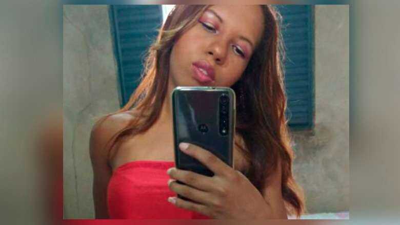 O corpo de Carla foi encontrado nu e com cortes no pescoço, que causaram a morte da jovem