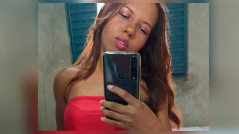 Carla Santana Magalhães, 25 anos, foi colocada a força dentro de um carro e desapareceu