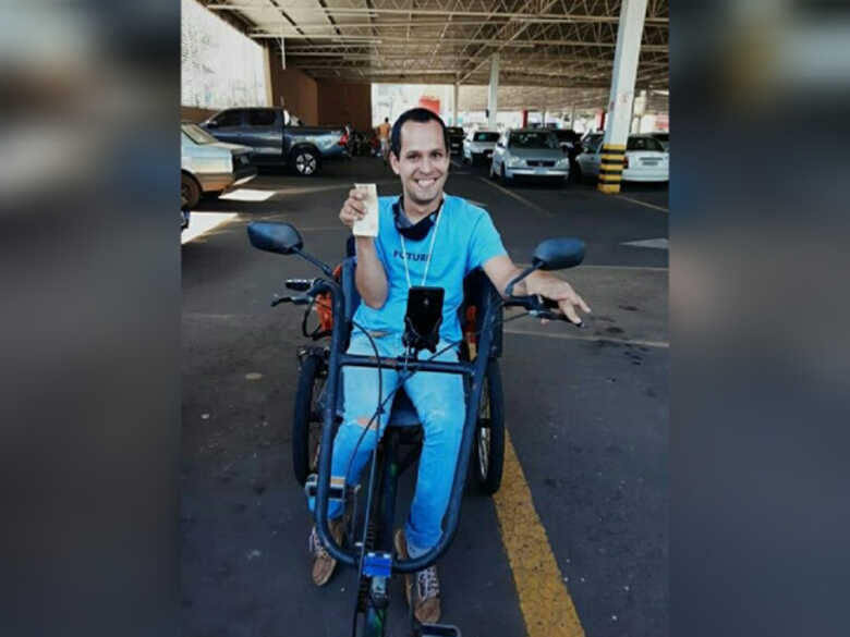 Flávio Tomas Assis está atualmente trabalhando com delivery
