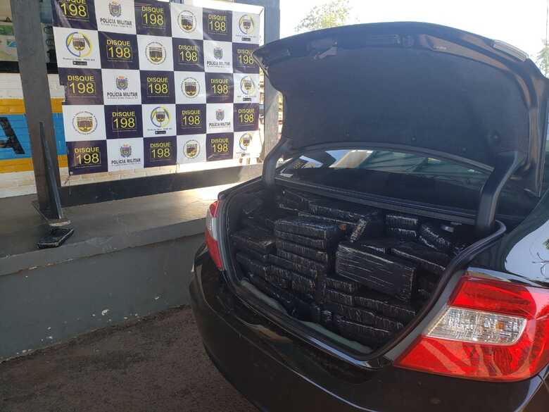 A droga estava no porta-malas do ve&iacute;culo