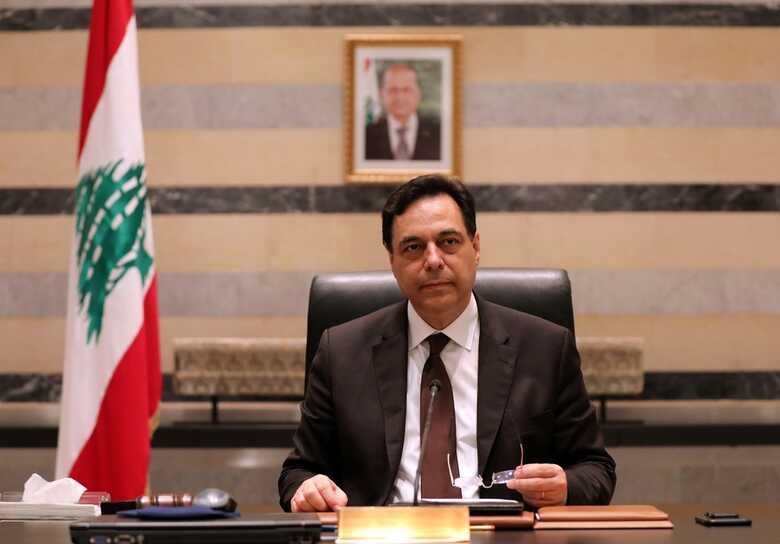 Hassan Diab no palácio de governo do Líbano