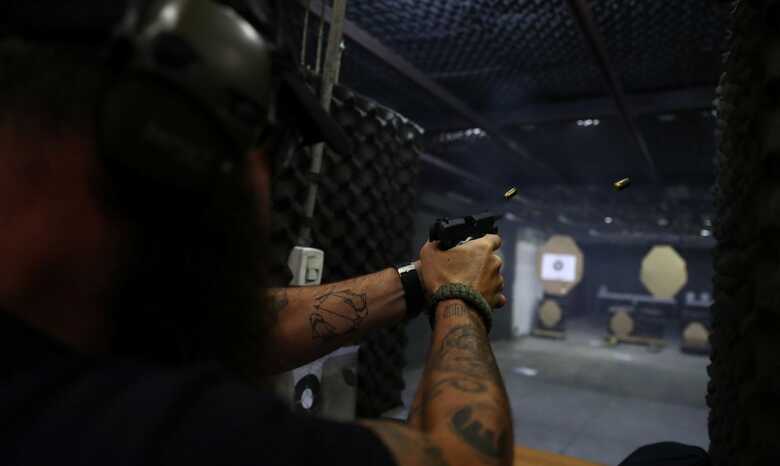 A instrução também autoriza treinamento mensal a quem tiver arma de fogo
