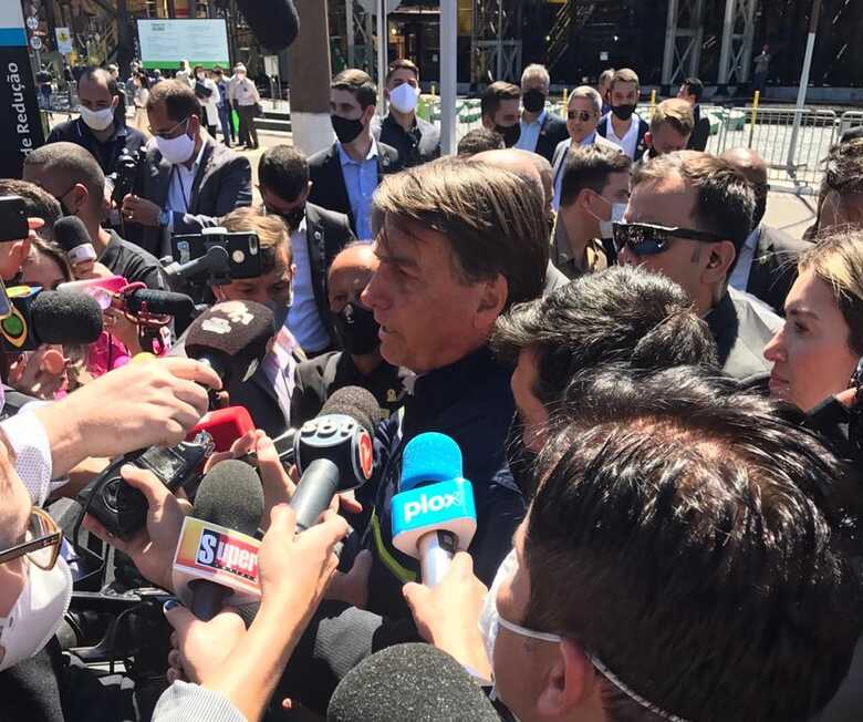 Bolsonaro participou de enento de religamento de forno na Usiminas