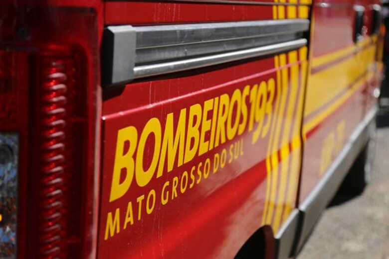 A vítima foi socorrida pelo Corpo de Bombeiros com ferimentos nas costas, perna esquerda e abdômen