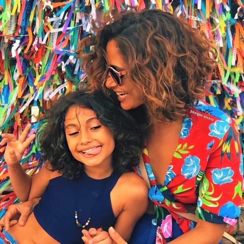 Camila Pitanga e a filha, Antônia, de 12 anos