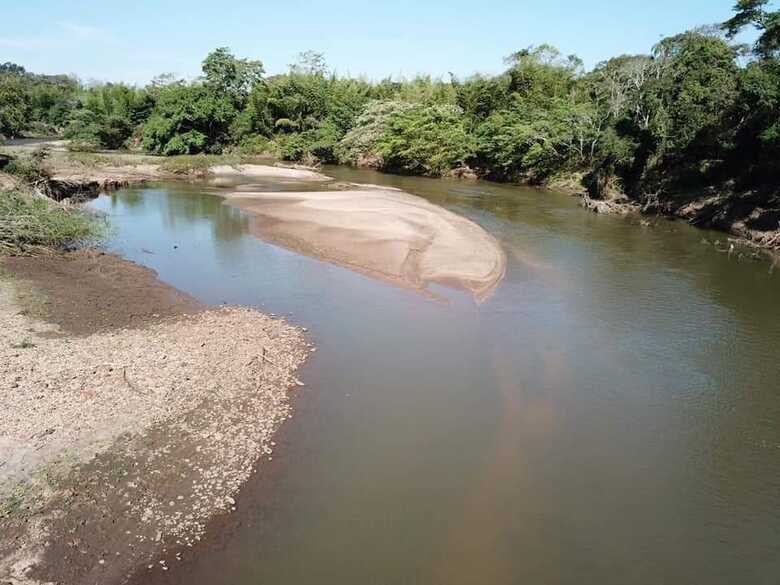 Com a degrada&ccedil;&atilde;o e a falta de mata ciliar em suas barrancas, o Rio Miranda corre s&eacute;rio risco de secar daqui a alguns anos
