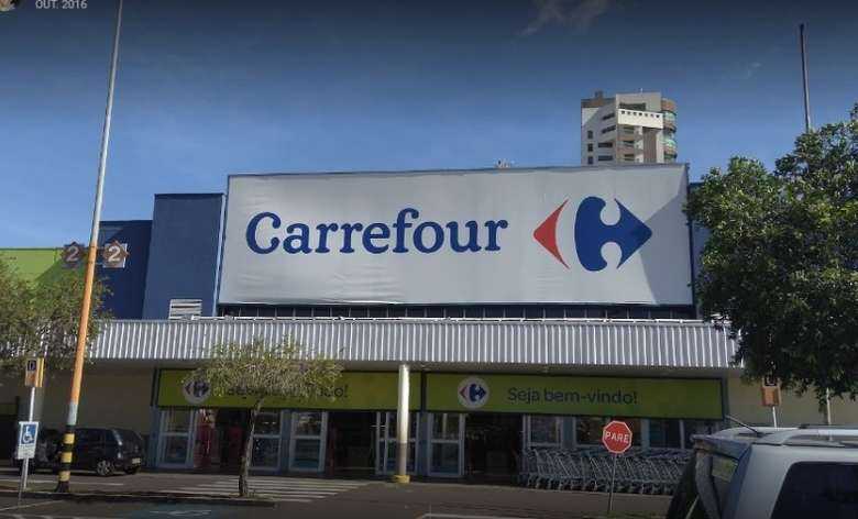 A polícia compareceu no Carrefour e a autora afirmou que não estava se sentindo bem e sentiu vontade de agredir a vítima