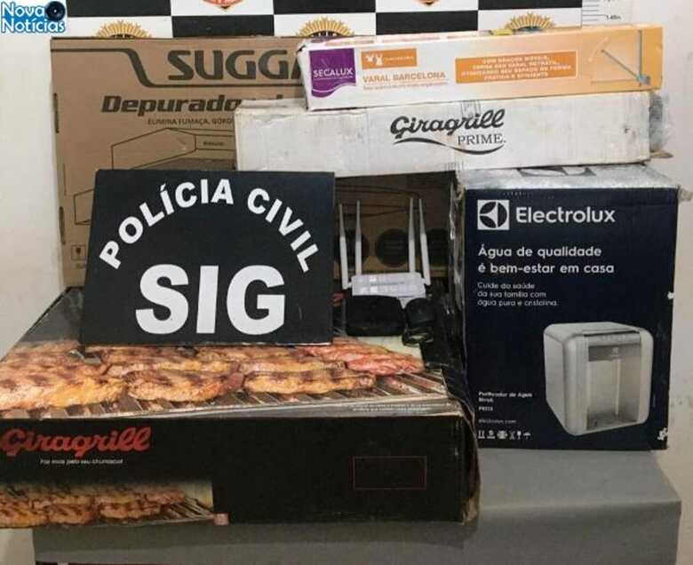 Foi furtado uma geladeira da marca Brastemp, um fog&atilde;o tipo cooktop, uma churrasqueira de metal, um depurador de ar e outras coisas da casa