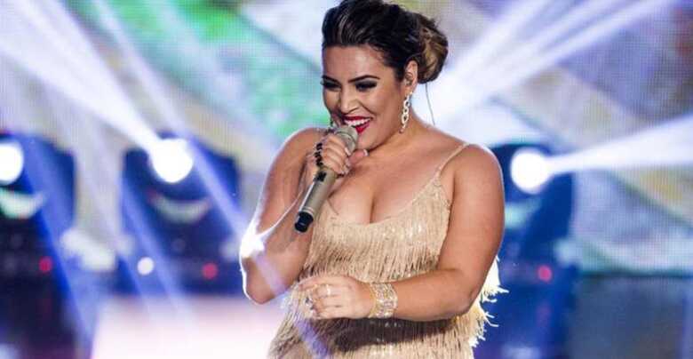 Sábado terá live com cantora sertanejo Naiara Azevedo