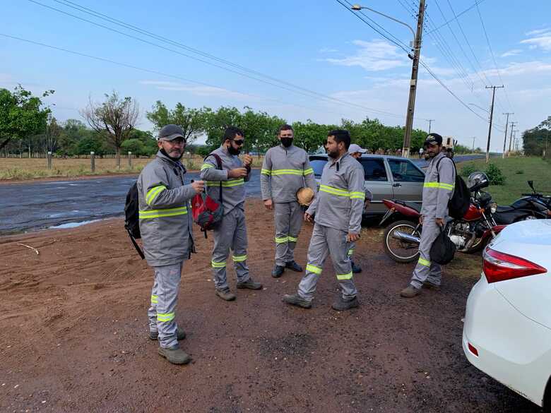 Cerca de 80 funcion&aacute;rios seguem trabalhando sem acordo h&aacute; 90 dias