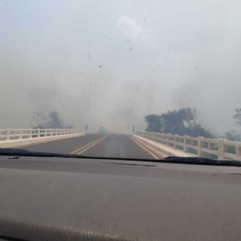 Hoje, de acordo com a PRF, ainda há fumaça naquela região, mas sem novos focos de incêndio no trecho