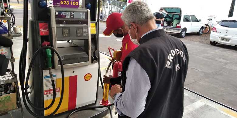 Procon Estadual recomenda Sinpetro a orientar postos de combust&iacute;vel sobre especifica&ccedil;&otilde;es da &ldquo;nova&rdquo; gasolina