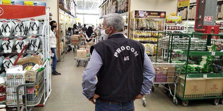 Procon notificou atacadistas para que o pre&ccedil;o de produtos no com&eacute;rcio dos bairros tamb&eacute;m reduza