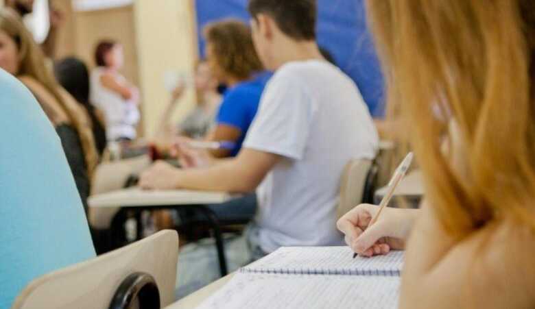 O número de financiamentos oferecidos, prazos e procedimentos para inscrição dos candidatos ainda serão anunciados pelo MEC.