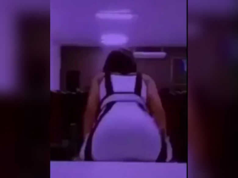 Vídeo de mulher dançando na Câmara de Vereadores de Bom Jesus