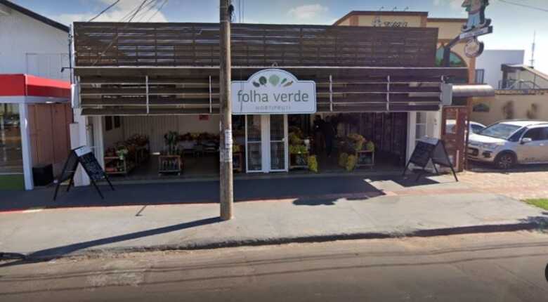 O produto com maior diferen&ccedil;a de pre&ccedil;o, a goiaba vermelha &eacute; vendida por R$ 19,90 o quilo no Hortifr&uacute;ti Folha verde e por R$ 3,49 no mercado Real