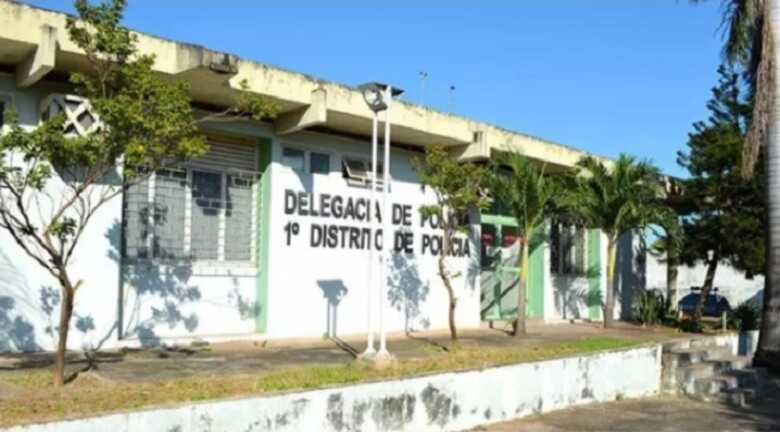 A mulher foi encaminhado para uma cela na 1ª Delegacia de Polícia Civil de Corumbá.