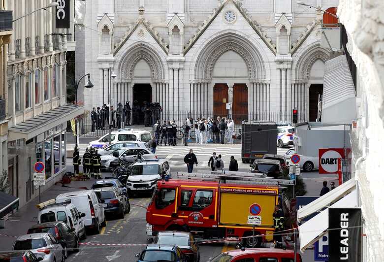 &Aacute;rea isolada em frente &agrave; Bas&iacute;lica de Notre-Dame de Nice, na Fran&ccedil;a