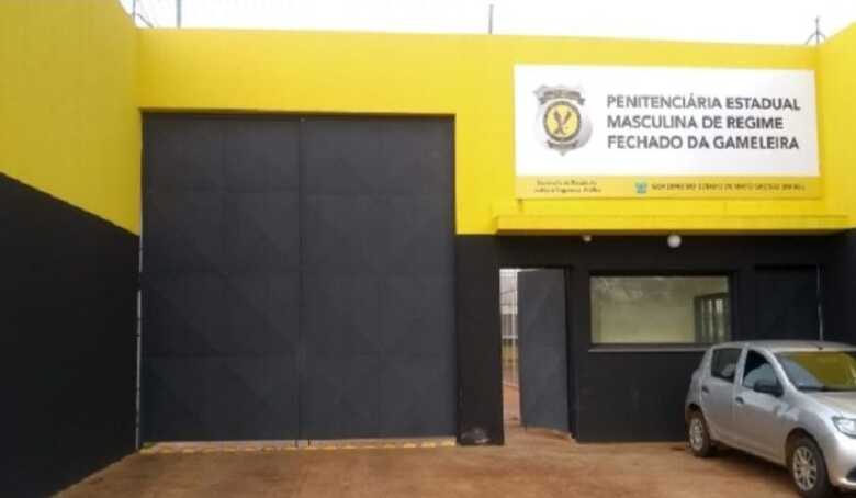 Durante o golpe uma pessoa se passa por advogado e cobra R$500,00 para fazer acompanhamentos de presos
