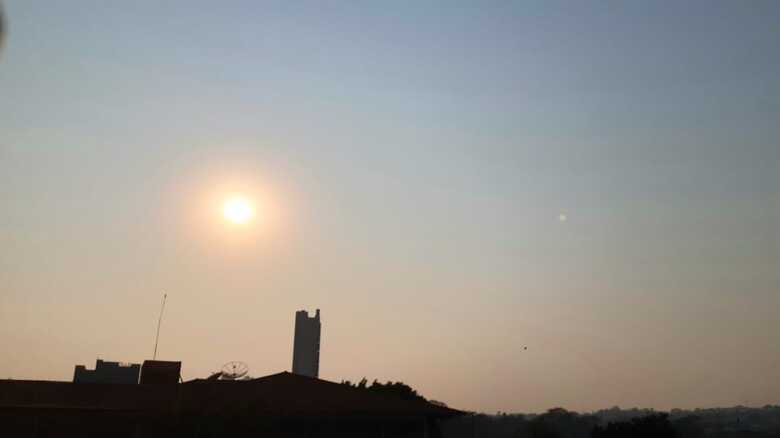 Na capital, a varia&ccedil;&atilde;o de temperatura est&aacute; estimada em 22 &deg;C a 44 &deg;C