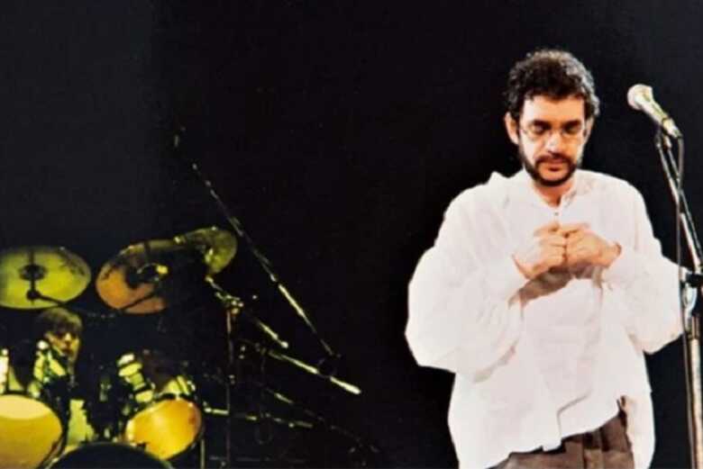 Renato Russo morreu em 1996, mas deixou algumas músicas gravadas