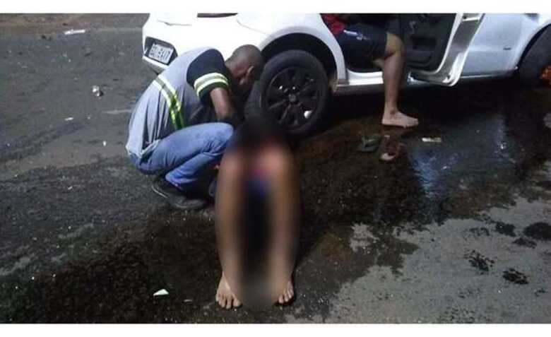 Duas pessoas que ocupavam o banco da frente do veículo ficaram gravemente feridas