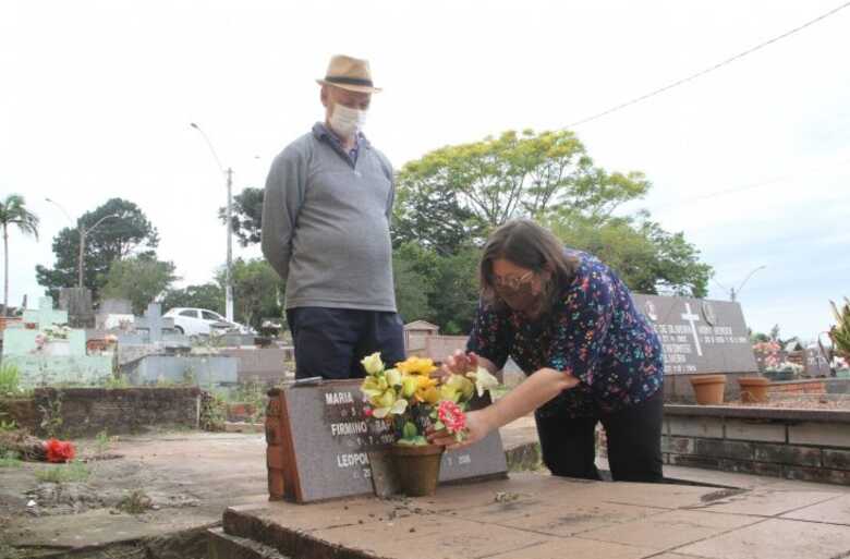 &Eacute; recomendado apenas 50% de ocupa&ccedil;&atilde;o dos cemit&eacute;rios e controle de entrada e sa&iacute;da de pessoas