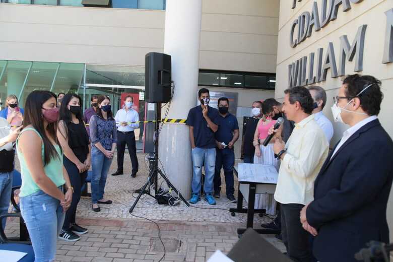 Prefeito Marquinhos Trad e o secret&aacute;rio de Planejamento e Finan&ccedil;as, Pedro Pedrossian Neto estiveram na entrega do pr&ecirc;mio