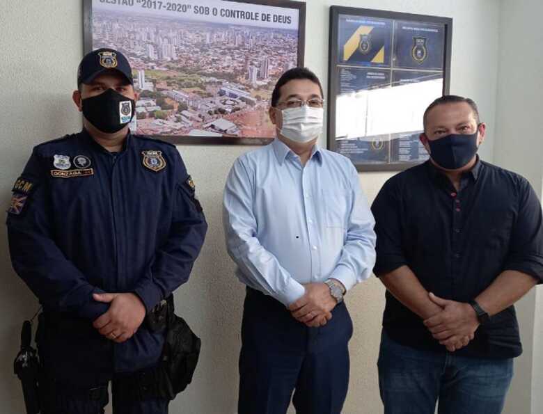 Superintendente do comando da Guarda Civil Metropolitana Anderson Gonzaga, Secret&aacute;rio Val&eacute;rio Azambuja e Presidente da C&acirc;mara Dirigente de Lojistas Adelaido Villa