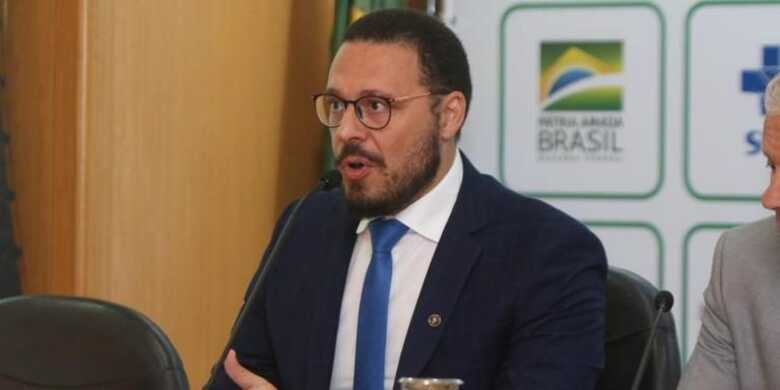 J&uacute;lio Croda explica que reinfec&ccedil;&atilde;o &eacute; gerada pela jun&ccedil;&atilde;o tr&ecirc;s fatores