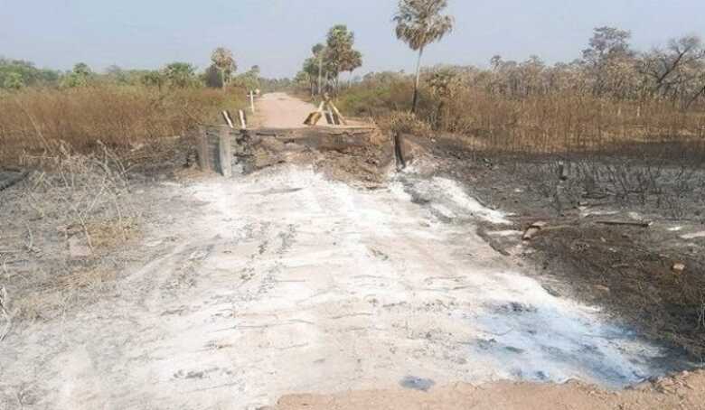 Quinze estruturas de madeira destruídas pelo fogo vão ser substituídas por pontes de concreto no Pantanal