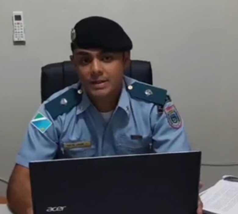 Tenente que agrediu mulher algemada em delegacia &eacute; transferido para Capital