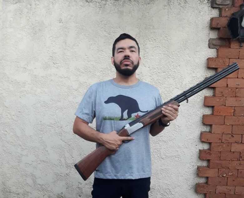 Posse de fuzil, mantém deputado Trutis preso