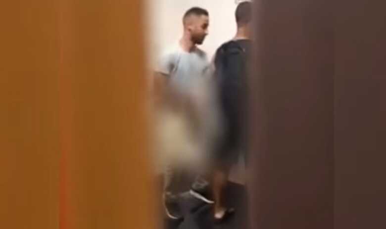 Imagens foram feitas por um ocupante do banheiro público