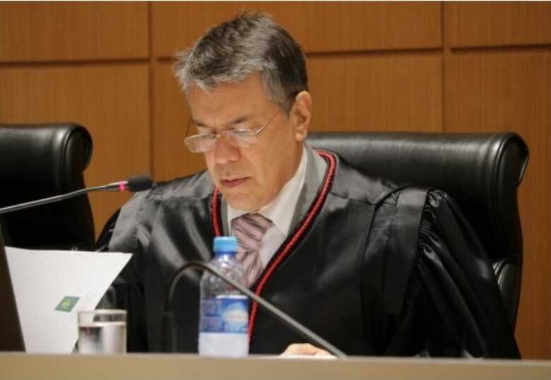Desembargador Paulo Alberto de Oliveira, relator do processo