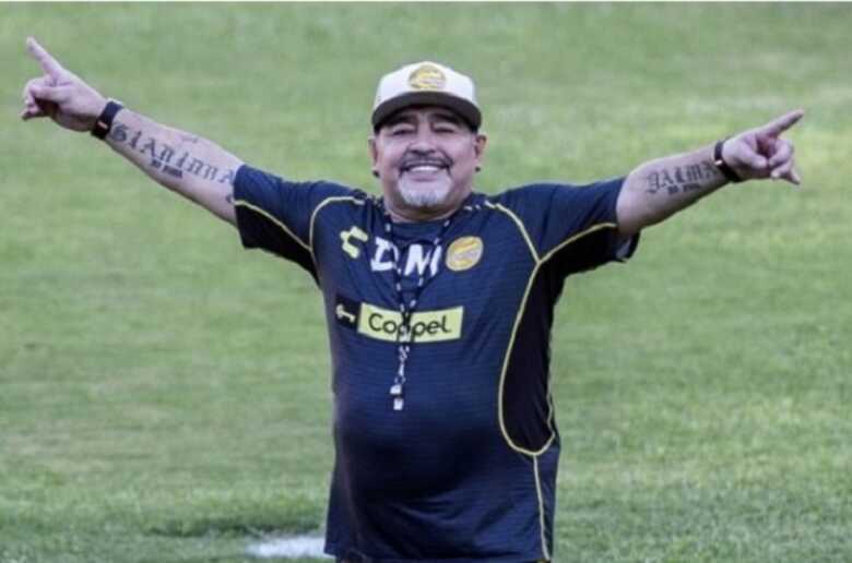 Diego Maradona &eacute; considerado o maior jogador da hist&oacute;ria do futebol argentino